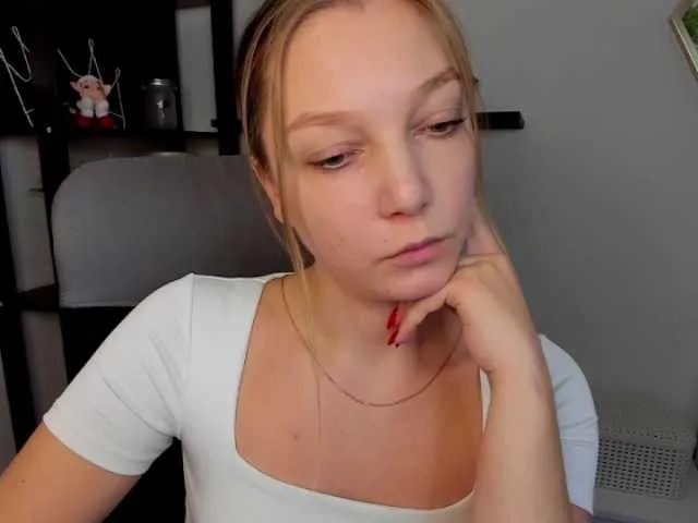 Live sex webcam photo for EmillyExtasy #277069828