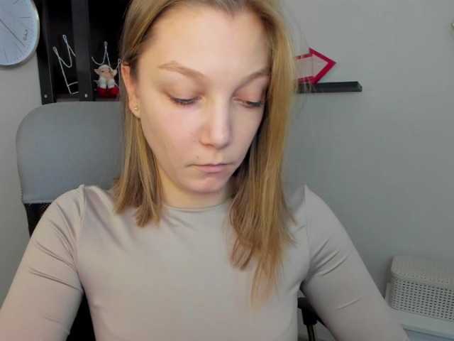 Live sex webcam photo for EmillyExtasy #277110355