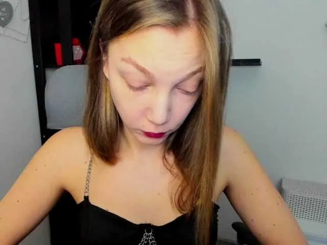 Live sex webcam photo for EmillyExtasy #277546556