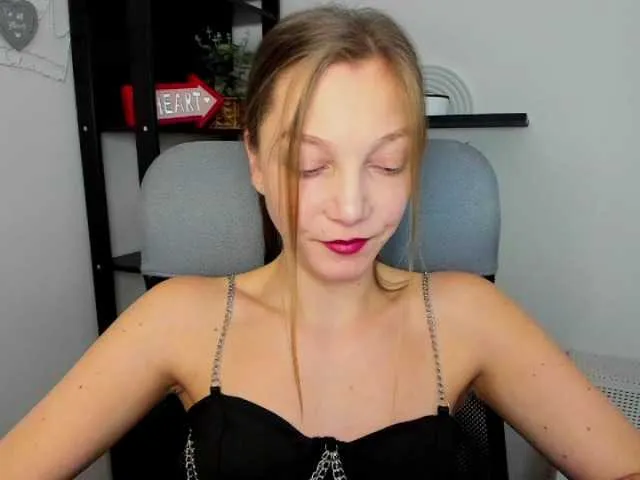 Live sex webcam photo for EmillyExtasy #277548021