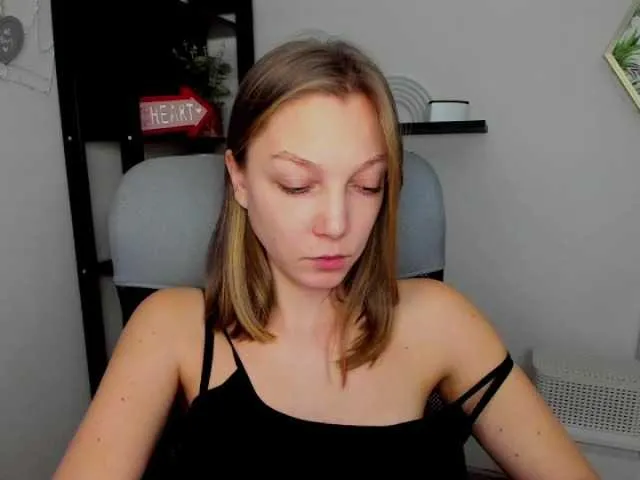 Live sex webcam photo for EmillyExtasy #277563308