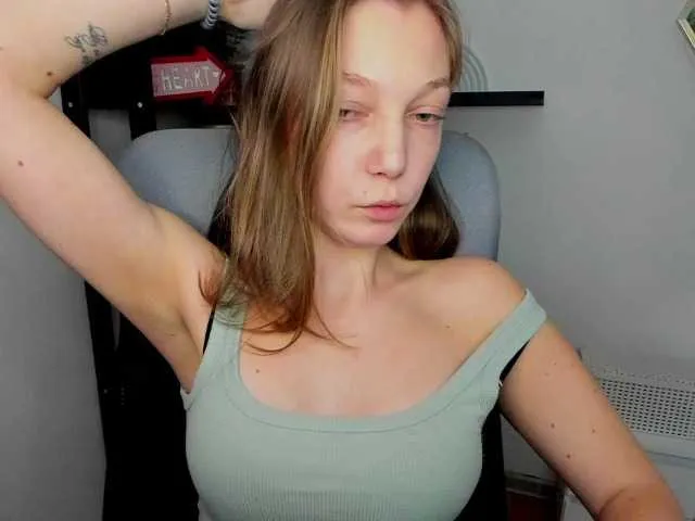 Live sex webcam photo for EmillyExtasy #277570129