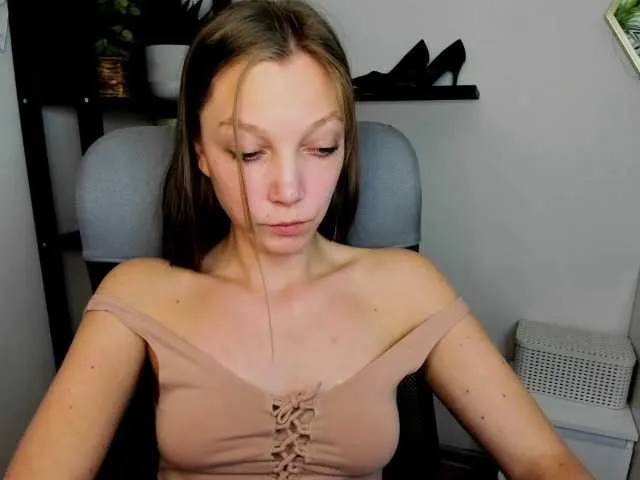 Live sex webcam photo for EmillyExtasy #277704834