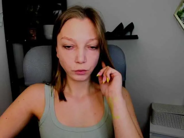 Live sex webcam photo for EmillyExtasy #277721258