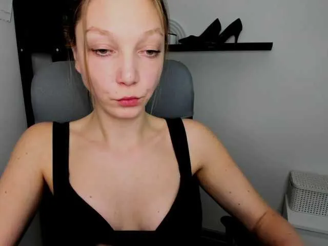 Live sex webcam photo for EmillyExtasy #277745235