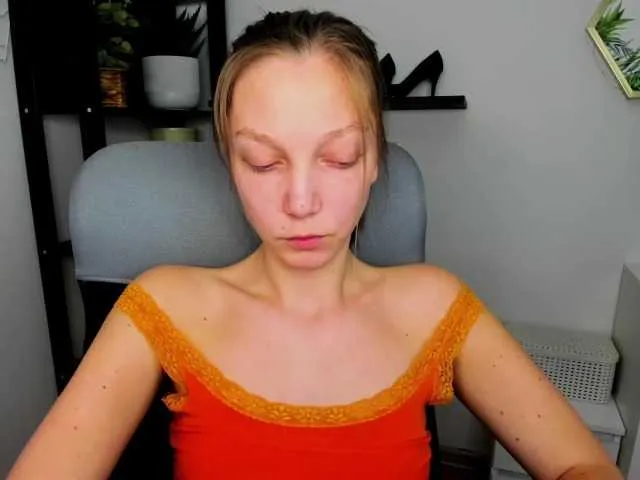 Live sex webcam photo for EmillyExtasy #277751996