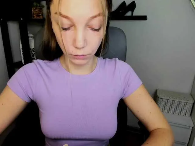 Live sex webcam photo for EmillyExtasy #277781711