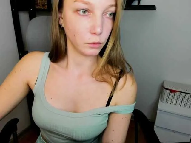 Live sex webcam photo for EmillyExtasy #277798966