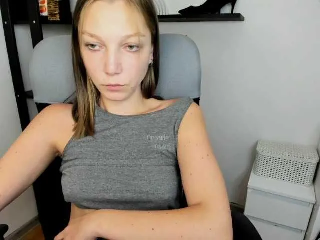 Live sex webcam photo for EmillyExtasy #277861032