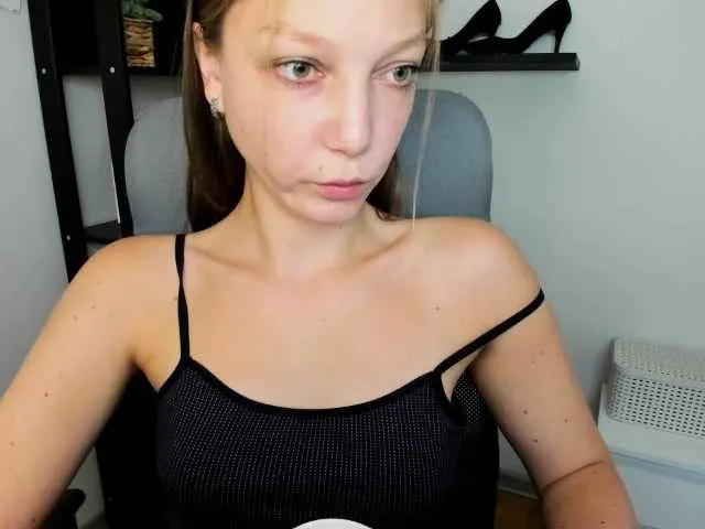 Live sex webcam photo for EmillyExtasy #277910800