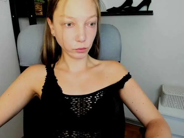 Live sex webcam photo for EmillyExtasy #277917292