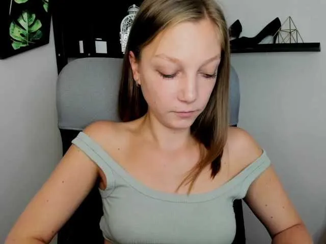 Live sex webcam photo for EmillyExtasy #277956143