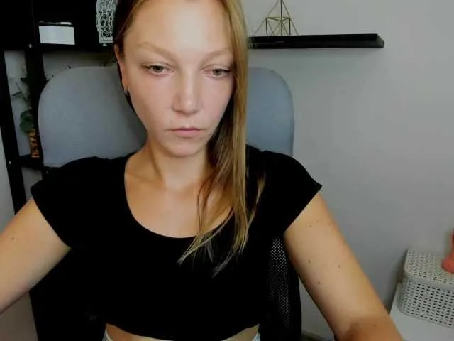 Live sex webcam photo for EmillyExtasy #278041545