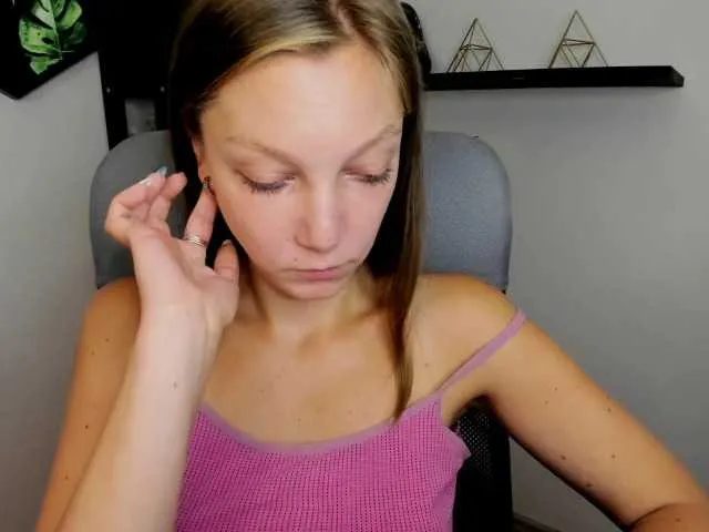 Live sex webcam photo for EmillyExtasy #278092691