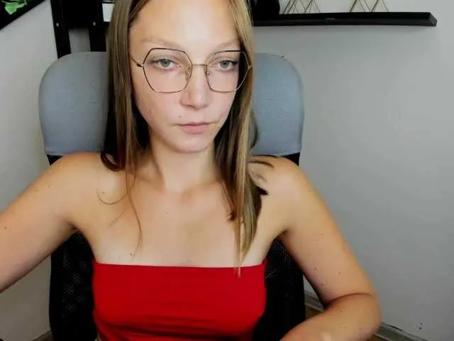 Live sex webcam photo for EmillyExtasy #278100787