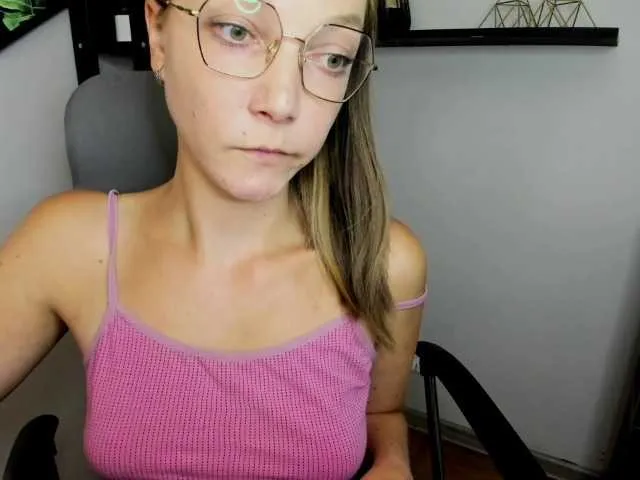 Live sex webcam photo for EmillyExtasy #278109763