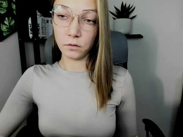 Live sex webcam photo for EmillyExtasy #290166117
