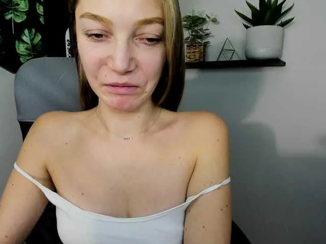 Live sex webcam photo for EmillyExtasy #290241824