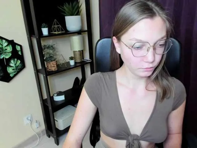 Live sex webcam photo for EmillyExtasy #290309910