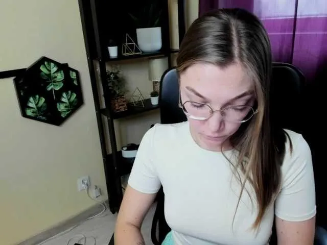 Live sex webcam photo for EmillyExtasy #290465295