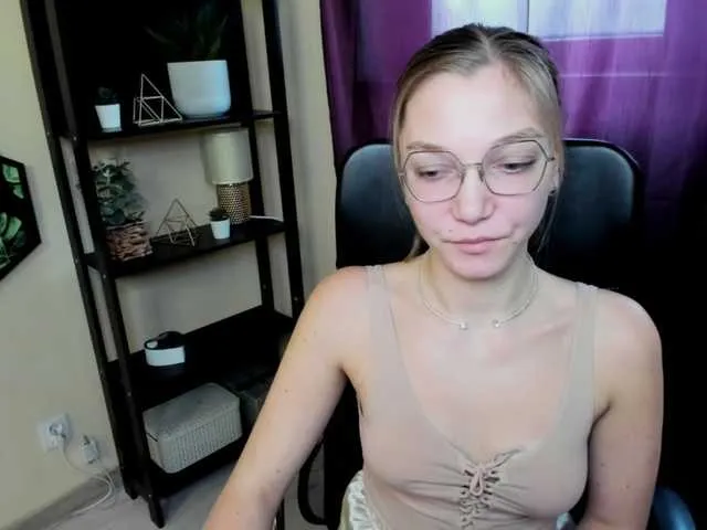 Live sex webcam photo for EmillyExtasy #290512836