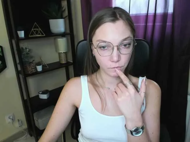 Live sex webcam photo for EmillyExtasy #290621058