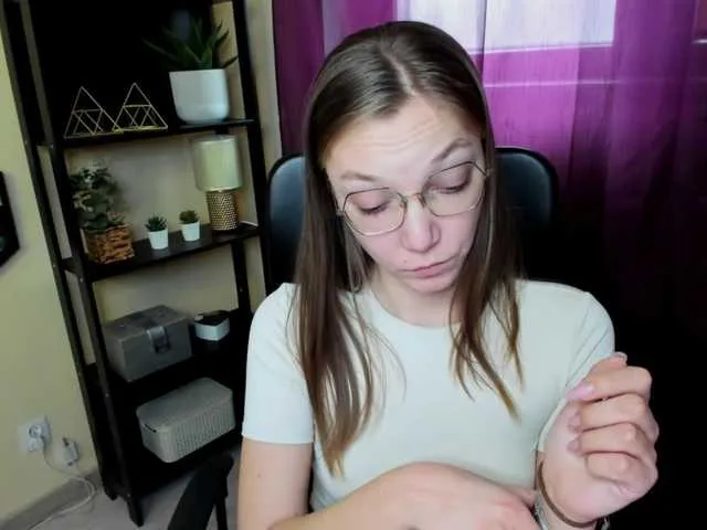 Live sex webcam photo for EmillyExtasy #290676015