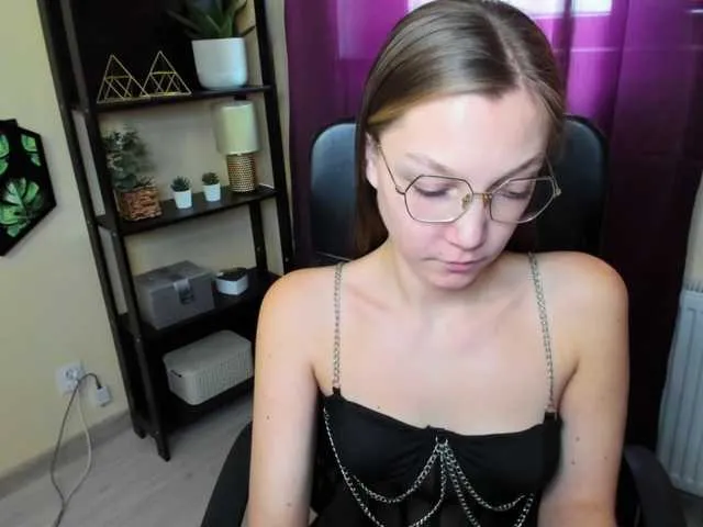 Live sex webcam photo for EmillyExtasy #290749833