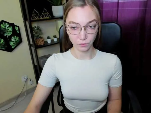 Live sex webcam photo for EmillyExtasy #290790582