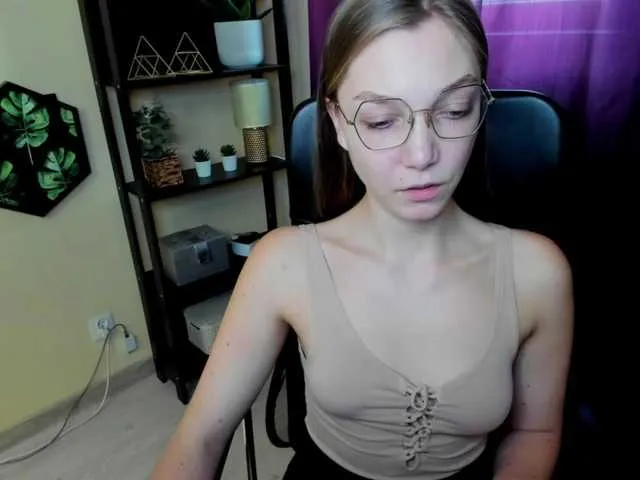 Live sex webcam photo for EmillyExtasy #290805631