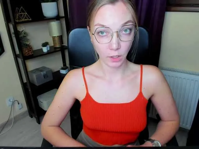 Live sex webcam photo for EmillyExtasy #290979187