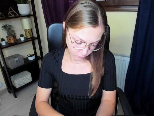 Live sex webcam photo for EmillyExtasy #291437377