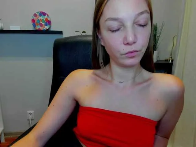 Live sex webcam photo for EmillyExtasy #292129979