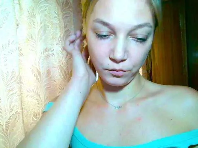 Live sex webcam photo for EmillyExtasy #292340402