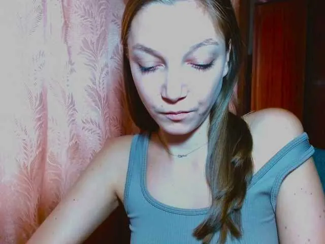 Live sex webcam photo for EmillyExtasy #292415420