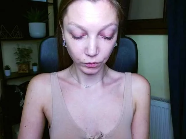 Live sex webcam photo for EmillyExtasy #293054421