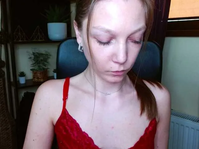 Live sex webcam photo for EmillyExtasy #293257993