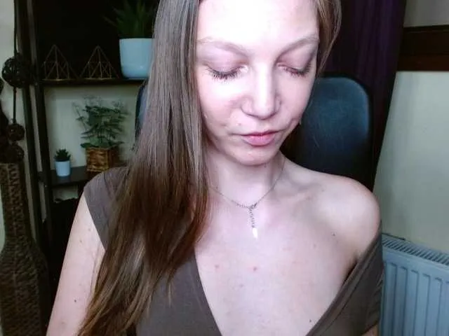Live sex webcam photo for EmillyExtasy #293267846