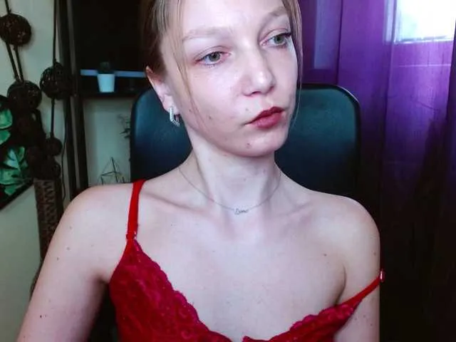 Live sex webcam photo for EmillyExtasy #293397970
