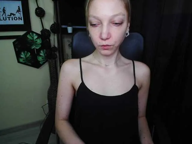 Live sex webcam photo for EmillyExtasy #293527882