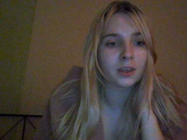 Live sex webcam photo for EmillyGreena #277299920