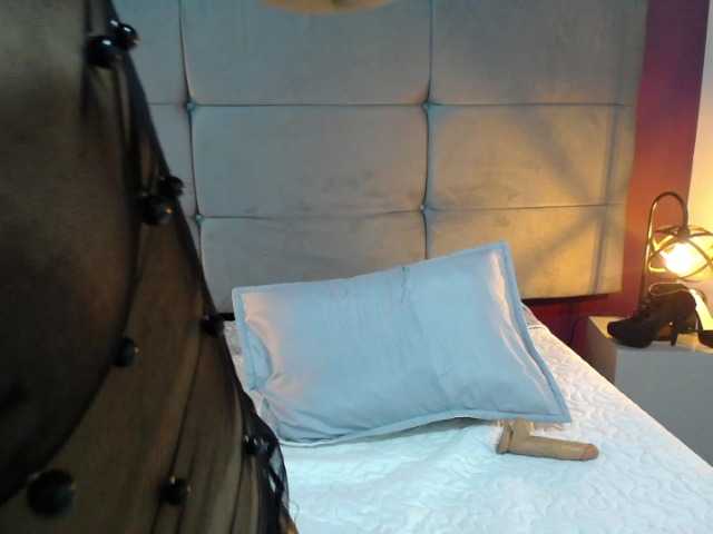 Live sex webcam photo for Emily--Ferrer #275927351