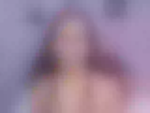 Live sex webcam photo for Emily-77 #272933276