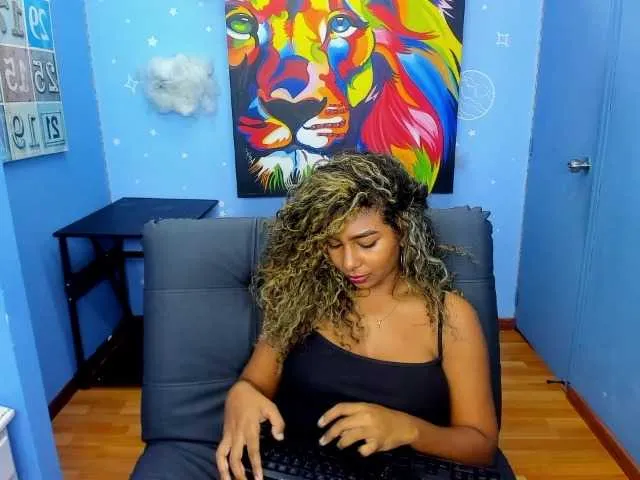 Live sex webcam photo for Emily-Bush #272666027