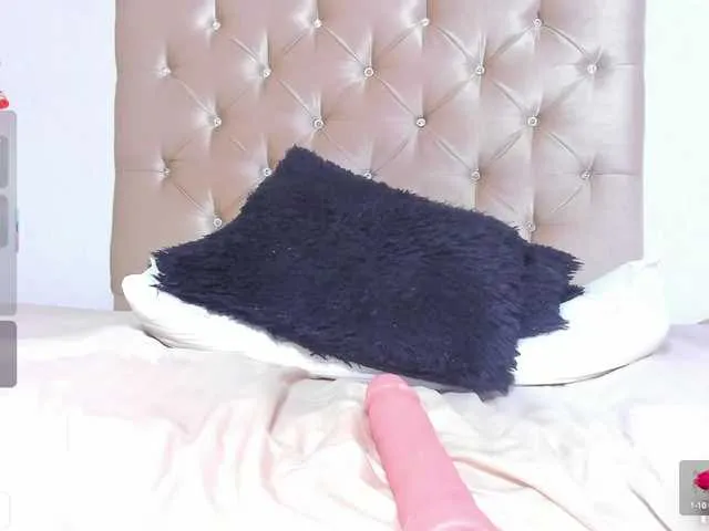 Live sex webcam photo for Emily-Campbell #291186559