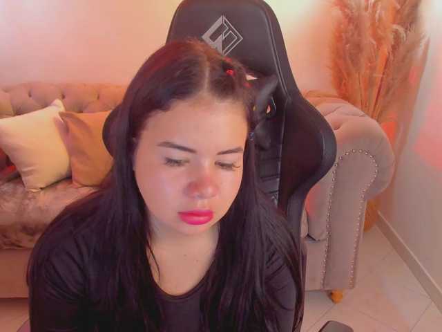 Live sex webcam photo for Emily-Evans-Royal #275457395