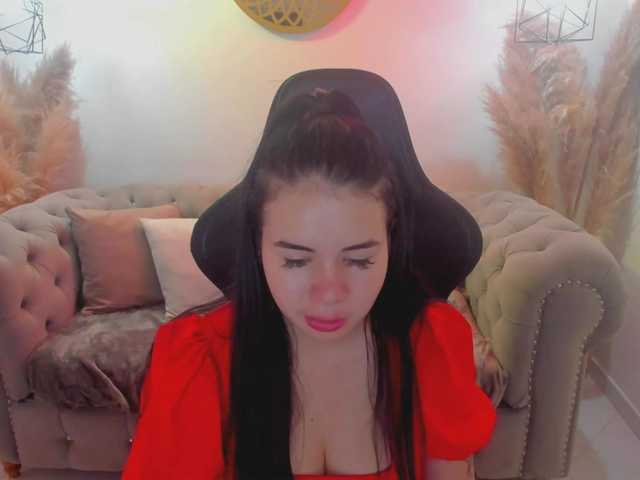 Live sex webcam photo for Emily-Evans-Royal #275486256