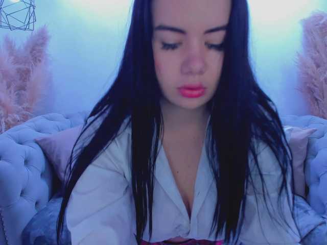 Live sex webcam photo for Emily-Evans-Royal #275497098