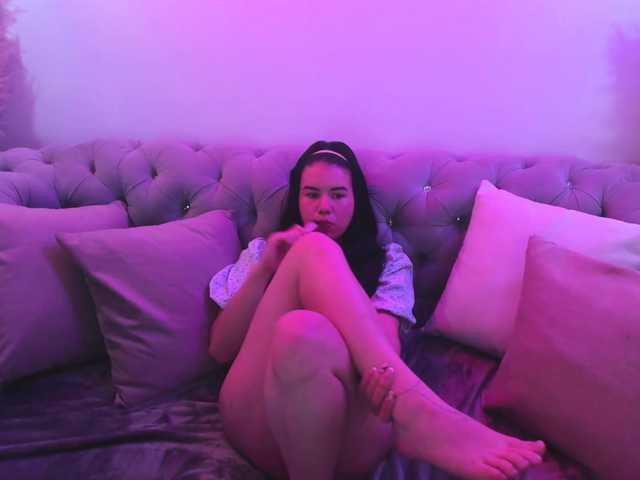 Live sex webcam photo for Emily-Evans-Royal #275558354