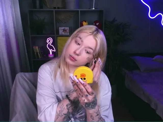 Live sex webcam photo for Emily-Willi2 #273312815